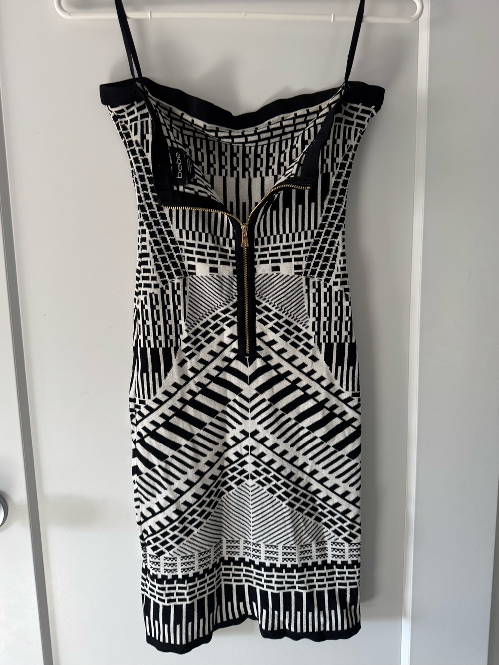 Bebe Black & White Sculpt Knit Bodycon Midi Dress Size S Gold Zip